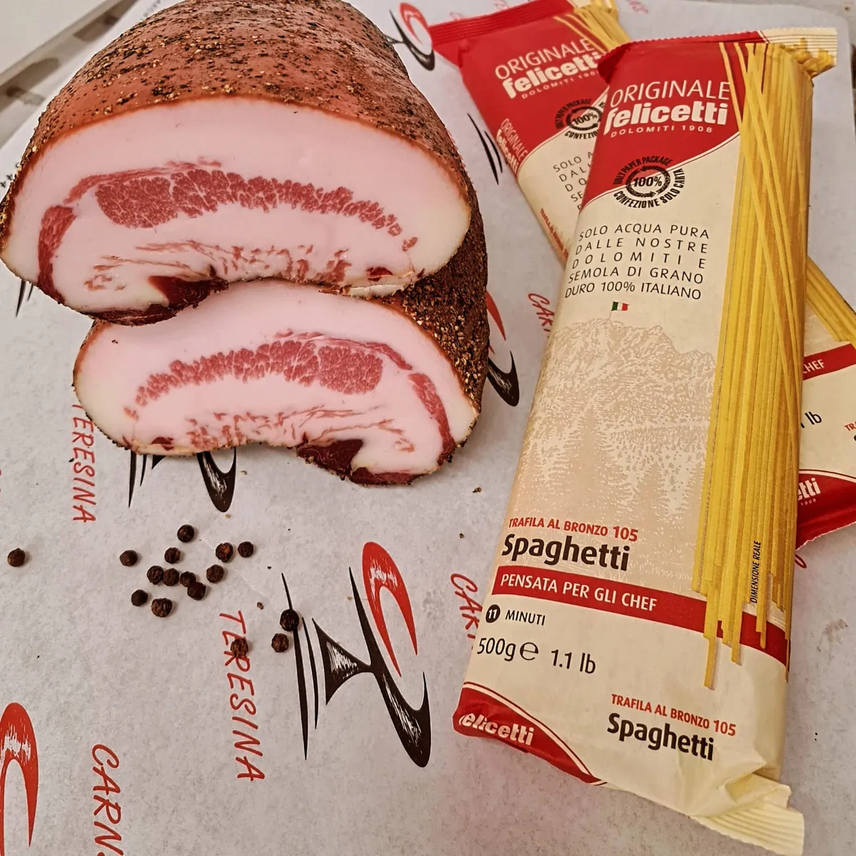 Papada curada al pebre amb pasta italiana seleccionada, a Carns Teresina